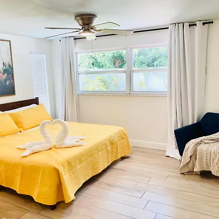 Heated Pool & Jetted Spa -- Mins To Beach